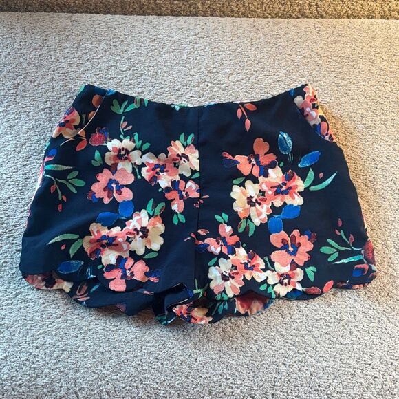 L🖤ve Tree Los Angeles Scalloped Floral Women's Shorts - Picture 1 of 9